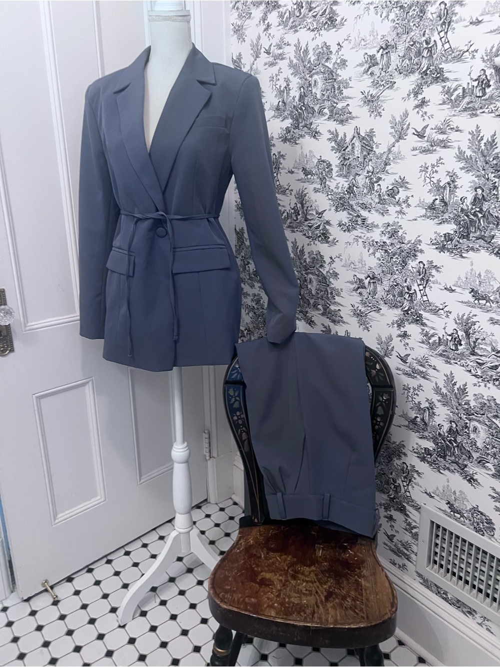 Elagia Women’s 2 piece pants suit size XS Cobalt Blue